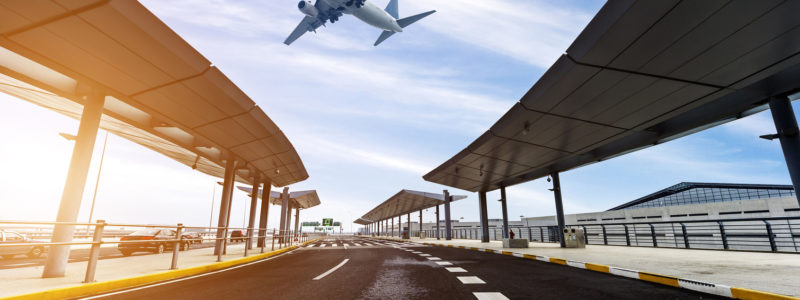 Parking Balice - startujący samolot