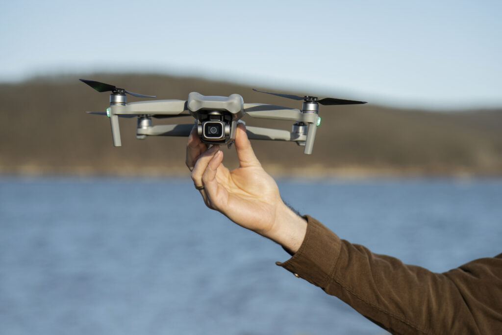 dron w samolocie