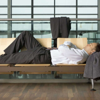 Jet lag - czym jest i jak sobie z nim radzić?