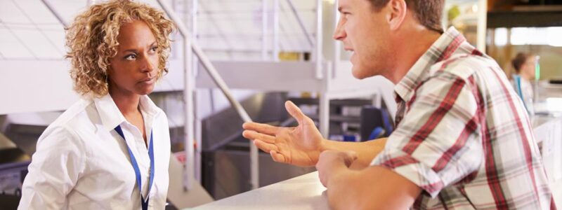 Czego nie robić na lotnisku? Poradnik