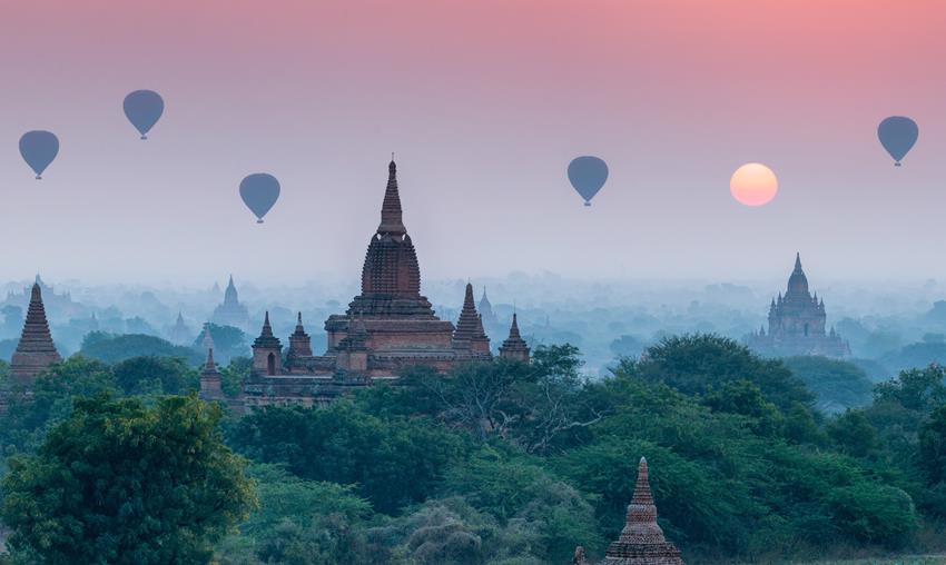 Wschód Słońca w Mjanmar w Birmie - polecisz tam z lotniska w Balicach