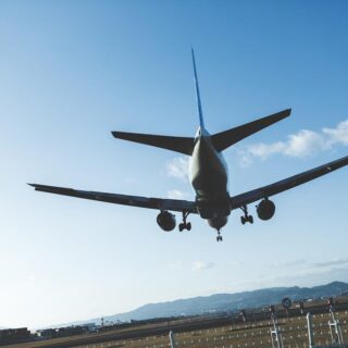 Jak przetrwać podróż samolotem?